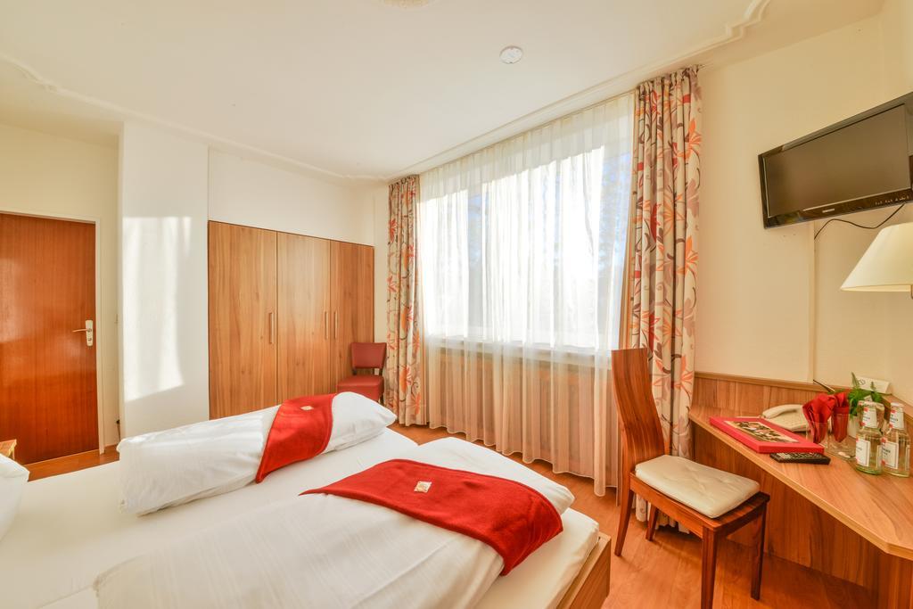 Hotel Drei Loewen Дахау Номер фото
