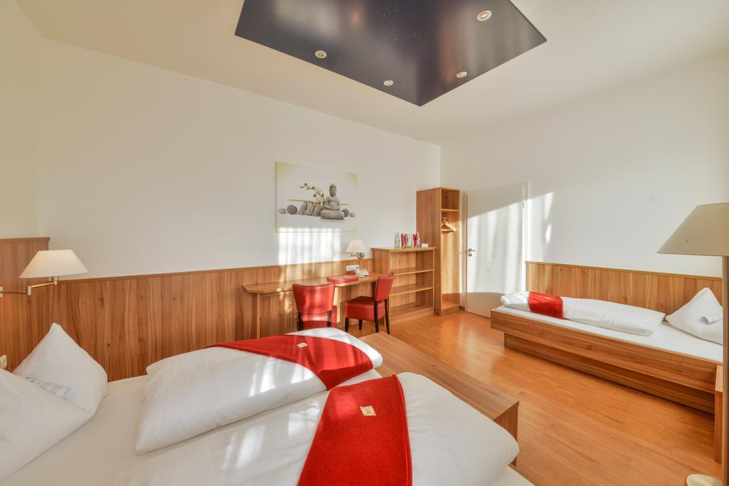 Hotel Drei Loewen Дахау Номер фото