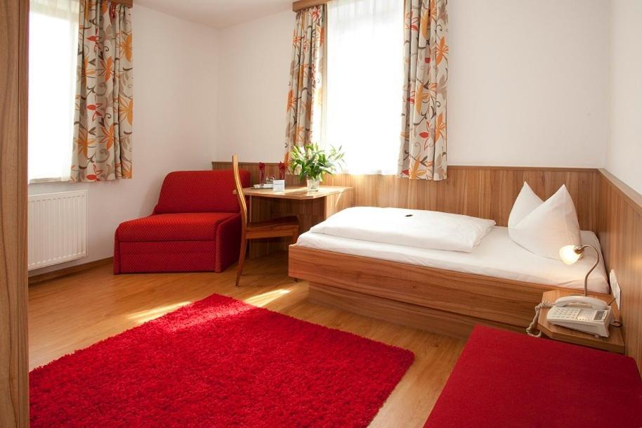 Hotel Drei Loewen Дахау Екстер'єр фото